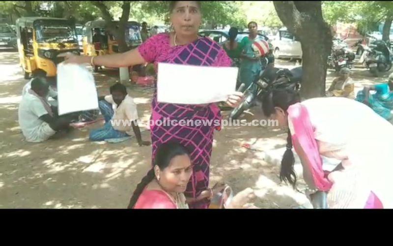 பெண் ஒருவர் மாவட்ட ஆட்சியர் அலுவலகத்தில் தீக்குளிப்பு