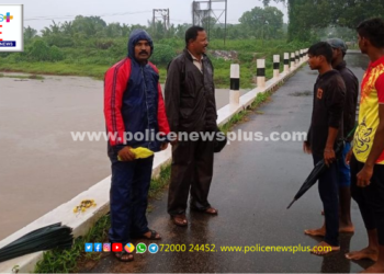 ஆற்று பாலத்தில் செல்பி எடுத்த  இளைஞர்களை எச்சரித்து அணுப்பிய காவல்துறை