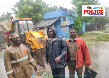 மழைநீர் தேங்கிய பகுதிகளில்  சுத்தம் செய்த  காவல்துறை