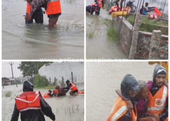 நீரில் சிக்கியவர்களை மீட்ட பொன்னேரி தீயணைப்பு துறையினர்