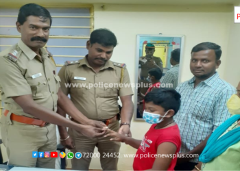 கேட்பாரற்று கிடந்த ஒரு பவுன் தங்க மோதிரத்தை காவல் நிலையத்தில் ஒப்படைத்த தலைமைக் காவலர்