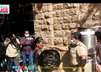 வரதட்சணை கொடுமை செய்வதாக மகளுடன் தாய் தீக்குளிக்க முயற்சி