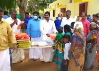 காவல்துறையினர் தங்கள் குடும்பத்தினருடன் உற்சாக கொண்டாட்டம்