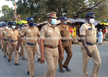 காவல்துறை சார்பில் கொடி அணிவகுப்பு