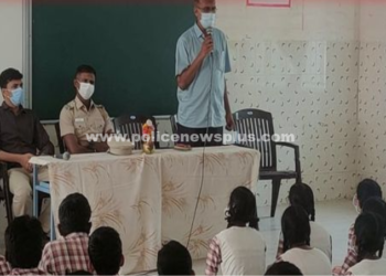 இராமநாதபுரத்தில் பள்ளி மாணவர்களிடையே சைபர் குற்றம் குறித்து விழிப்புணர்வு ஏற்படுத்திய காவல்துறையினர்.