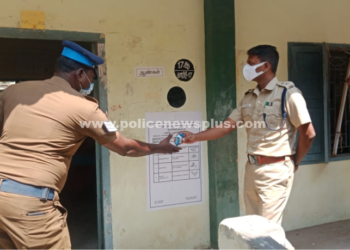 தேர்தல் பணியில் ஈடுபட்ட காவலர்களுக்கு பிஸ்கட் வழங்கி மகிழ்வித்த மாவட்ட காவல் கண்காணிப்பாளர்