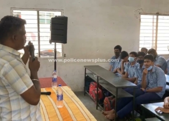 சைபர் கிரைம் போலீசார் பள்ளிகளில் விழிப்புணர்வு