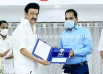 மாவட்ட ஆட்சியருக்கு விருது