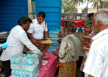 போக்குவரத்து காவல் ஆய்வாளர் தலைமையில் நியூஸ் மீடியா அசோசியேஷன் ஆஃப் இந்தியா சார்பாக எளியோருக்கு உணவு விநியோகம்