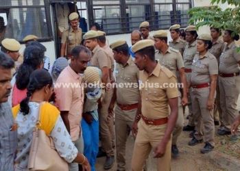 8  வாலிபர்கள் கைது