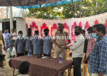 பள்ளி மாணவர்களுக்கு அறிவுரை வழங்கிய காவல் கண்காணிப்பாளர்