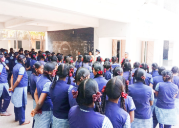 மாணவ  மாணவிகளிடையே    விழிப்புணர்வு