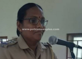 மாணவிகளிடம் விழிப்புணர்வு