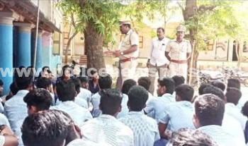 பள்ளி மாணவர்களிடையே காவல் கண்காணிப்பாளர் அறிவுரை