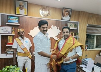 மாவட்ட ஆட்சியரை சந்தித்த, பேரூராட்சி தலைவர்