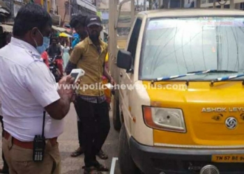 போக்குவரத்துக்கு இடையூறாக நிறுத்தப்பட்ட, வாகனங்களுக்கு பூட்டு