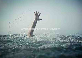 கொடிவேரி பகுதியில் ஆற்றில் மூழ்கி,  கல்லூரி மாணவர் பலி்