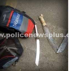 கல்லூரி அருகே பயங்கர ஆயுதங்கள் பறிமுதல், மாணவர்களிடம் விசாரணை