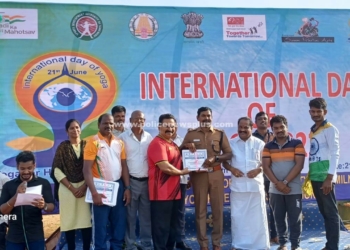 யோகா நிகழ்ச்சியில், காவல் கண்காணிப்பாளர்