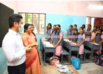 மேல்நிலைப்பள்ளி மாணவிகளுக்கு,  பாடப்புத்தகங்கள் மேயர்!