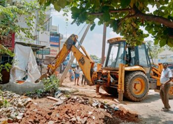 திண்டுக்கல்லில், ஆக்கிரமிப்புகள் அகற்றம்!