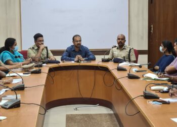 கோவை ஆட்சியர் தலைமையில் காவல் அதிகாரிகளுடன் ஆலோசனை