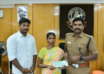 நிவாரண நிதி வழங்கிய, காவல்கண்காணிப்பாளர்!