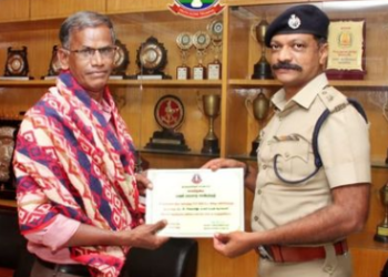 ஓய்வுபெற்ற உதவி ஆய்வாளருக்கு, பாராட்டு சான்றிதழ்!