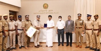 சாதனை படைத்த காவலர்கள், முதலமைச்சர் சந்தித்து வாழ்த்து பெற்றனர்!