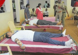 ஆயுதப்படை வளாகத்தில், மாபெரும் இரத்ததான முகாம் காவல்துறையினர்!