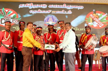 காவல்துறையினரின், வாத்திய இசைக்குழு!