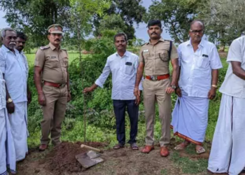 காவல்துறையினர் தலைமையில், இயற்கை குழு சார்பில் மரம் நடுதல்!