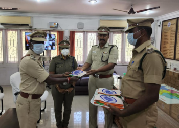 தேசிய கொடி, வழங்கும் நிகழ்ச்சி!