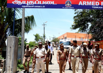 ஆயுதப்படையை துவக்கி வைத்த, காவல் கண்காணிப்பாளர்!