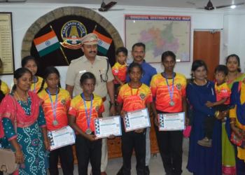 மாணவர்களை நேரில் அழைத்து பாராட்டு,காவல் கண்காணிப்பாளர்!