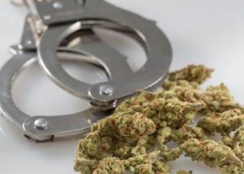 கஞ்சா வைத்திருந்த, 2 பேர் கைது!