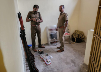 படைக்கலன் ஆயுதங்கள் ஆய்வு,காவல் கண்காணிப்பாளர்!