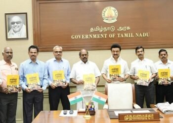 சாலை பாதுகாப்பு விழிப்புணர்வு கையேடு: முதல்வர் மு.க.ஸ்டாலின் வெளியிட்டார்