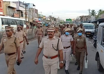 காவல்துறை சார்பில், கொடி அணிவகுப்பு!