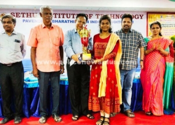 கல்லூரியில், பரிசளிப்பு விழா!