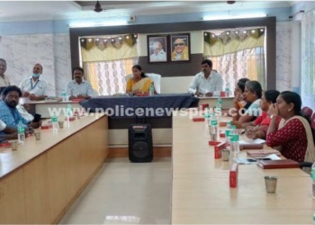 மீஞ்சூர் பேரூராட்சி அலுவலகத்தில், கவுன்சிலர்கள் கூட்டம்!