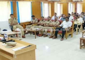 காவல்துறை அலுவலகத்தில், மாதாந்திர ஆய்வுக்கூட்டம்!