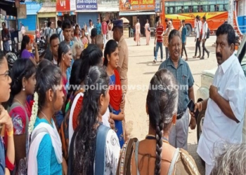 மாணவ, மாணவிகளிடம் காரைக்குடி சட்டமன்ற உறுப்பினர்!