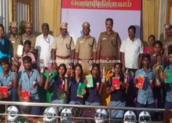 அரசு பள்ளிமாணவர்களுடன்,  அரியலூர் S.P