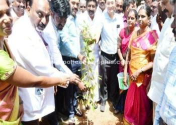 காரைக்குடி கல்லூரியில், மரக்கன்றுகள் நடும் விழா!