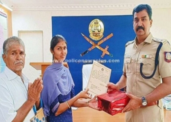 புகார்தாரருக்கு பாராட்டுச் சான்றிதழ் S.P