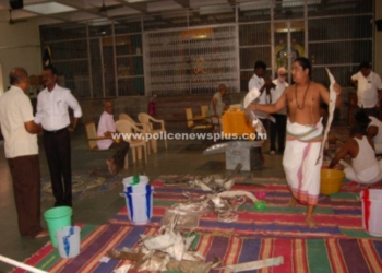 மதுரை முருகன் கோயிலில், வெள்ளிக் கதவுகள்