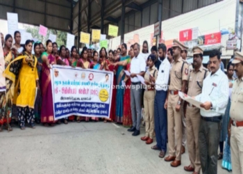 பெண்களுக்கு எதிரான வன்கொடுமை எதிர்த்து  காவல்துறையினர்!
