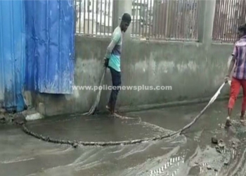 மதுரையில் மழை நீரை அகற்றிய, மாநகராட்சி ஒப்பந்த ஊழியர்கள்!