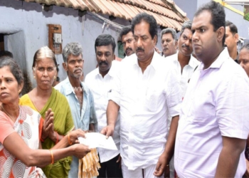 மதுரையில் நிவாரண நிதி வழங்கியஅமைச்சர்!